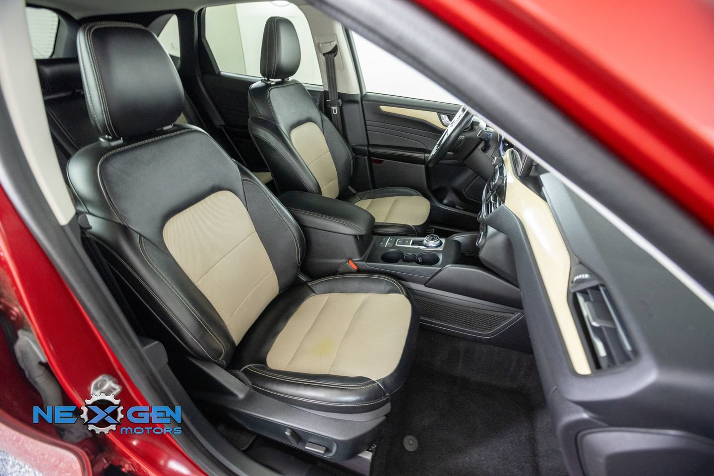 Used 2021 Ford Escape Titanium w/ Titanium Elite Package AWD/4WD image 49