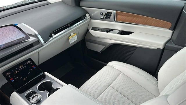 New 2026 Cadillac Vistiq Luxury w/ LPO, Floor Liner Package image 18