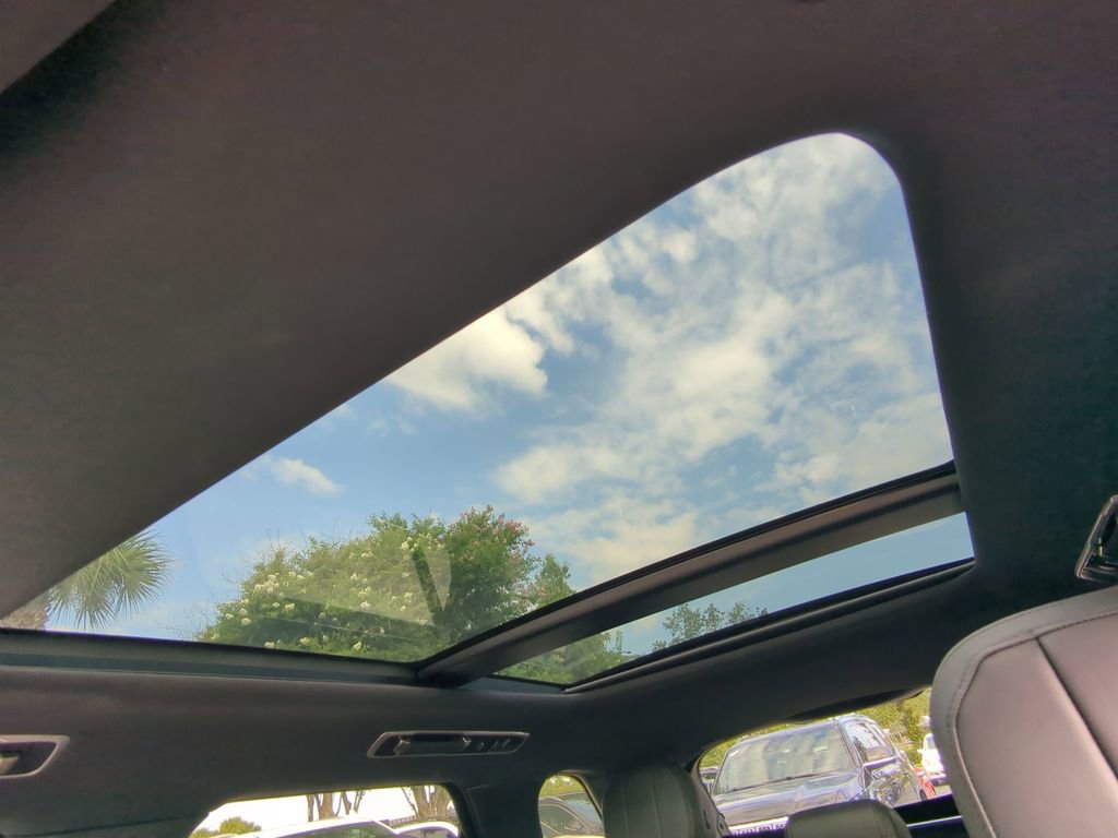 Used 2023 Land Rover Range Rover Sport SE Dynamic image 16