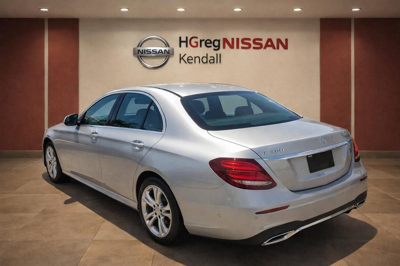 Used 2018 Mercedes-Benz E 300 4MATIC w/ Premium 2 Package (Q02) image 2