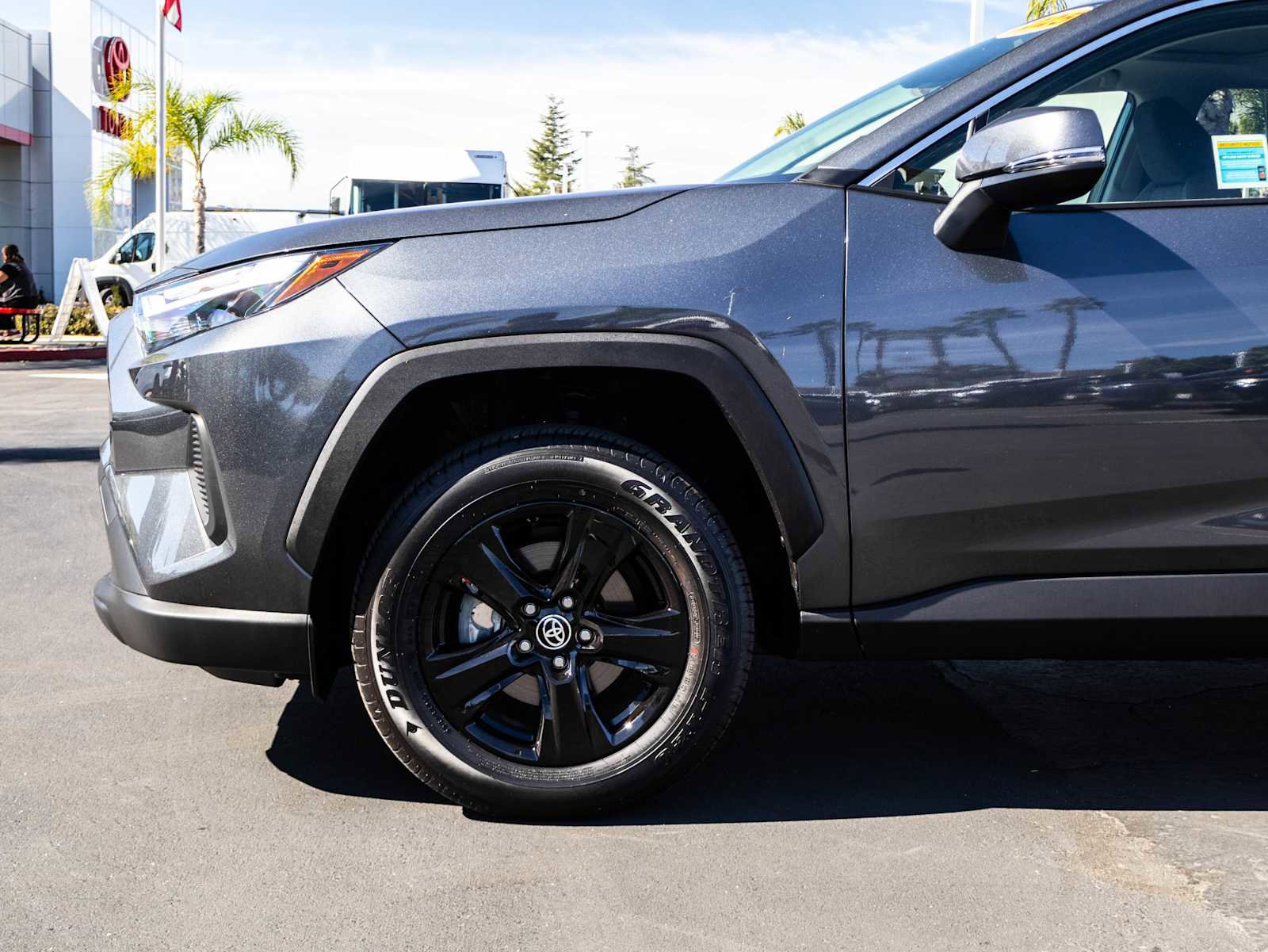 Used 2025 Toyota RAV4 XLE w/ Convenience Package image 5