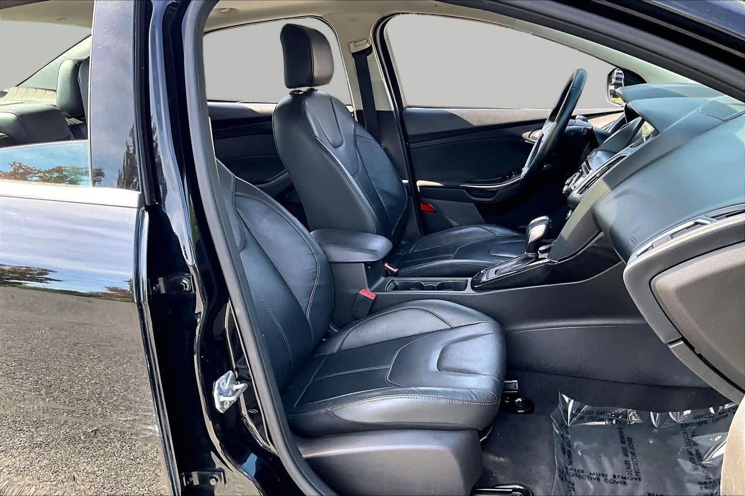 Used 2016 Ford Focus Titanium FWD image 9