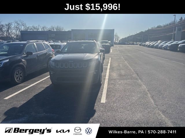 Used 2020 Jeep Compass Latitude w/ Cold Weather Group AWD/4WD image 1
