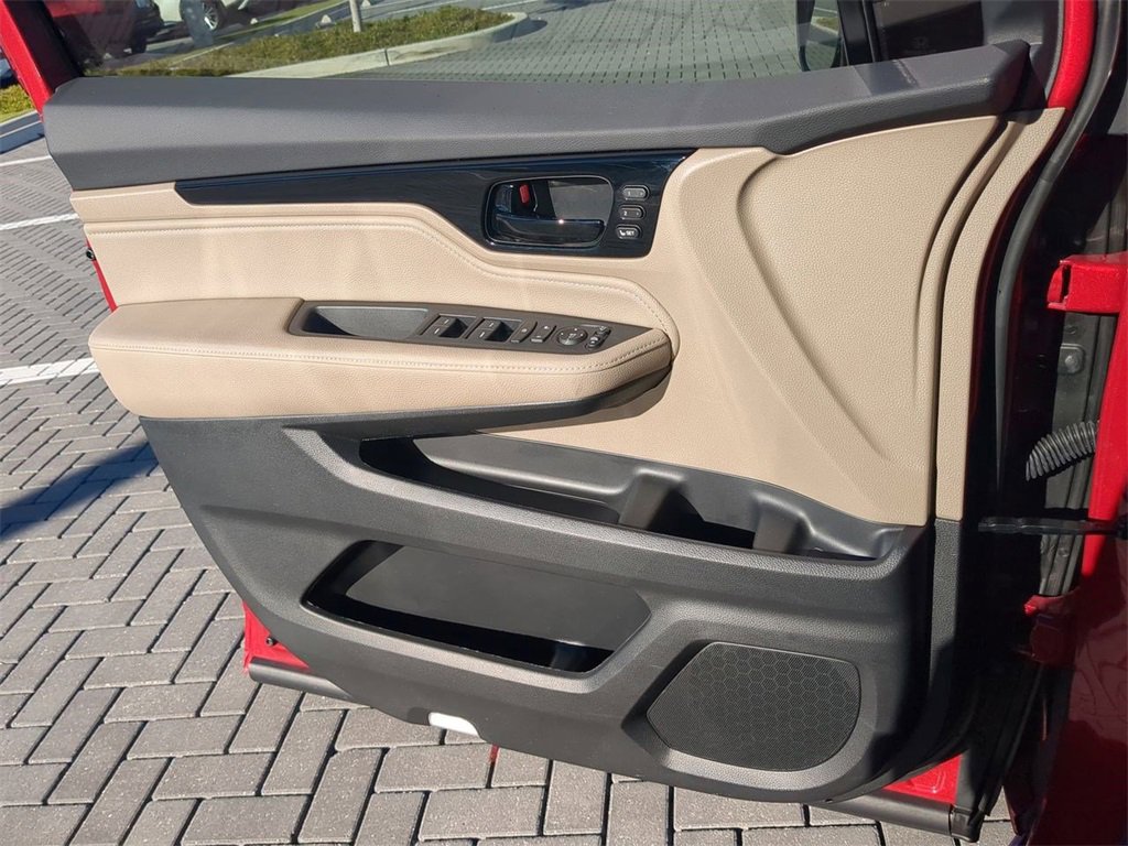 Used 2024 Honda Odyssey Elite image 32