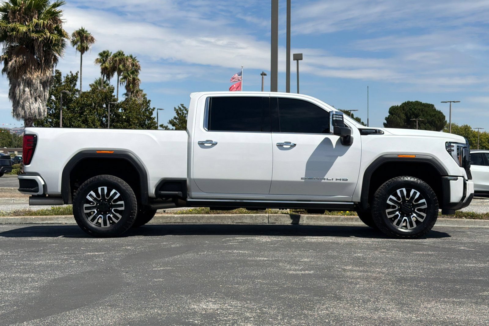 Used 2024 GMC Sierra 2500 Denali Ultimate w/ Max Trailering Package AWD/4WD image 3
