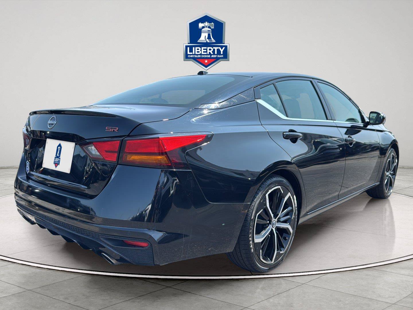 Used 2024 Nissan Altima 2.5 SR FWD image 10