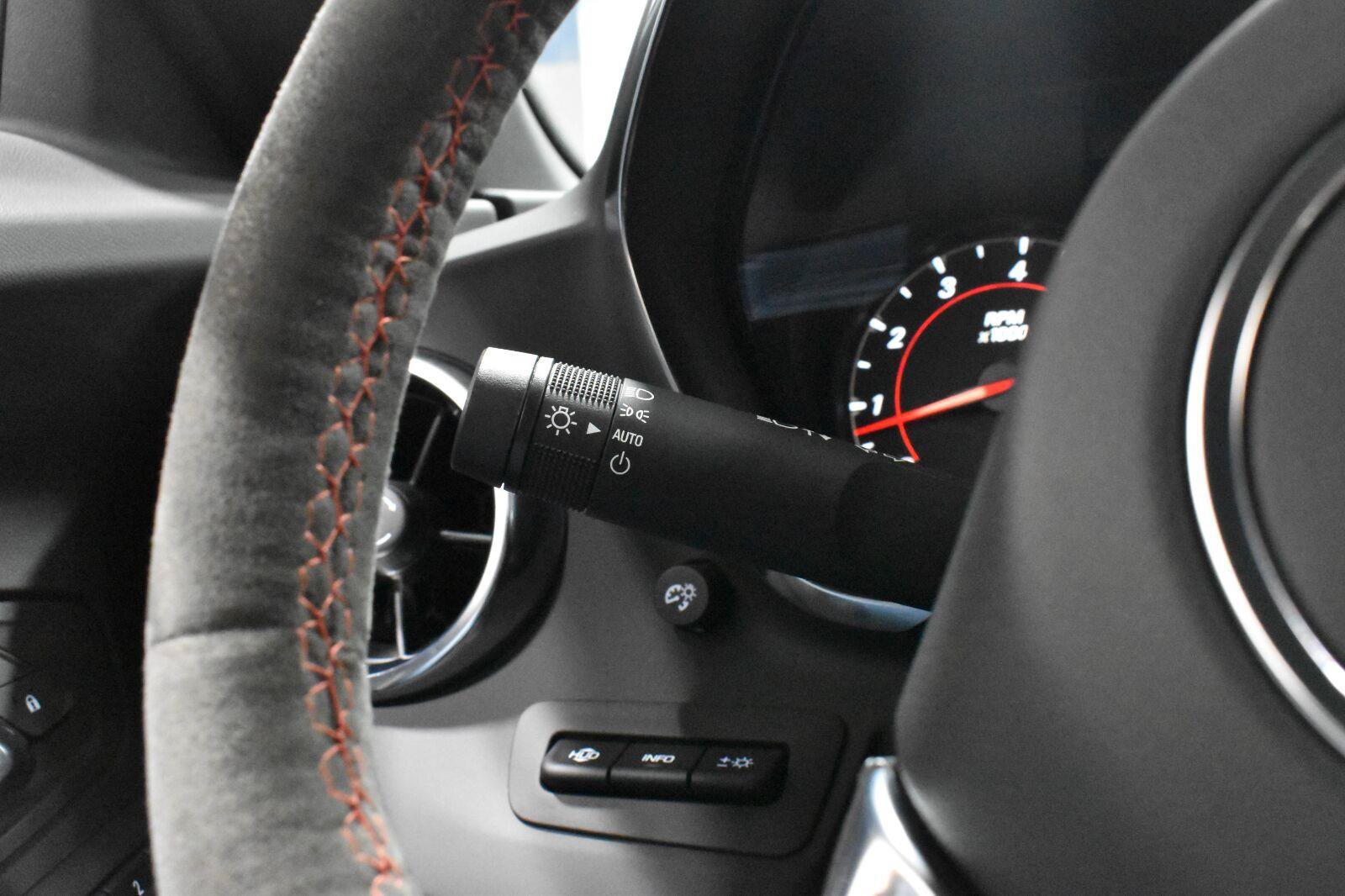 Used 2022 Chevrolet Camaro ZL1 RWD image 8