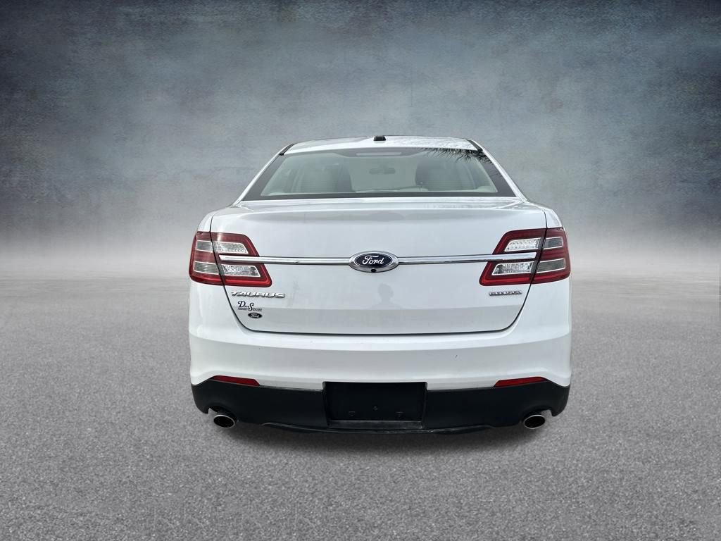 Used 2017 Ford Taurus SE image 4