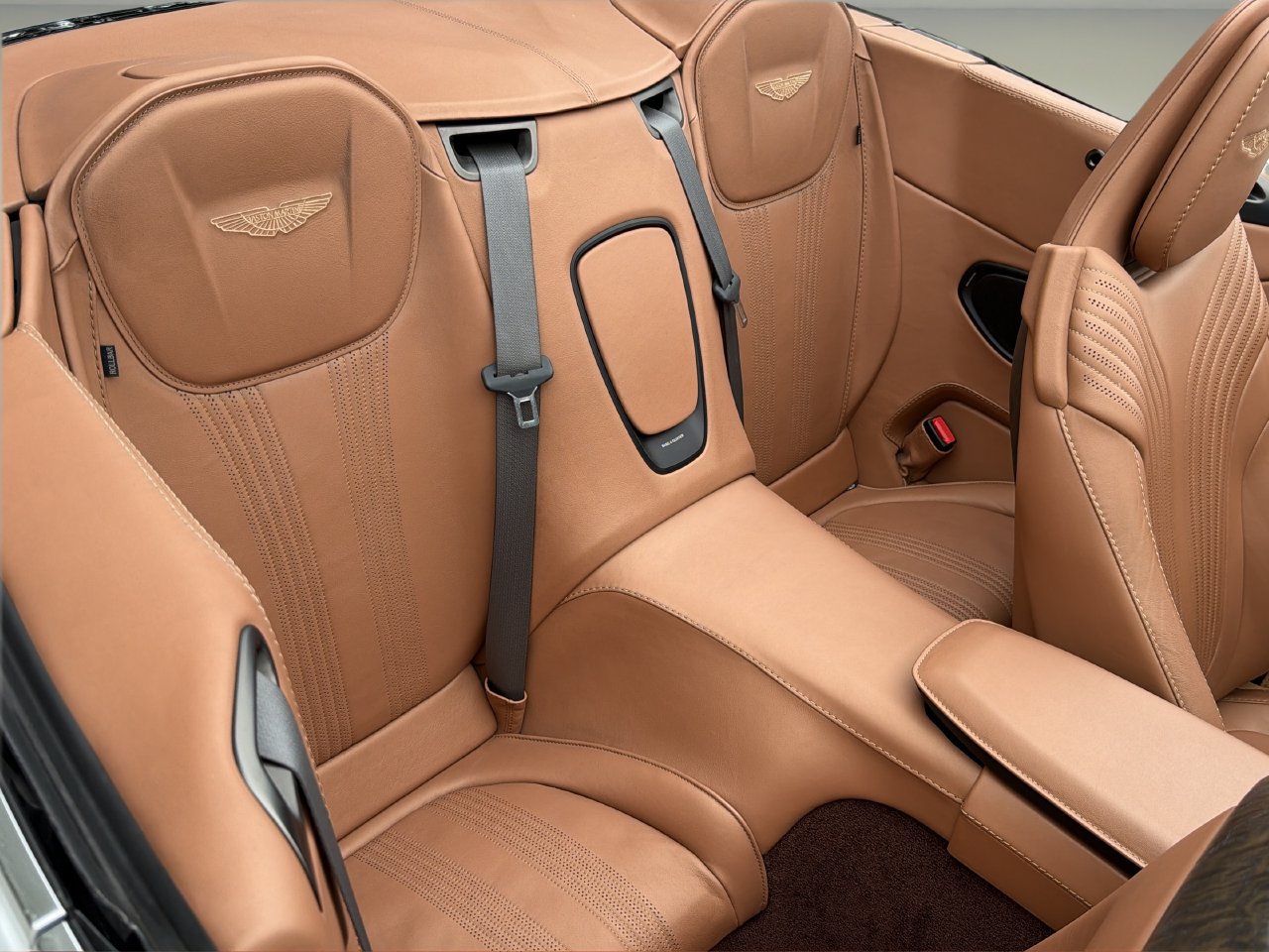 Used 2020 Aston Martin DB11 Volante RWD image 14