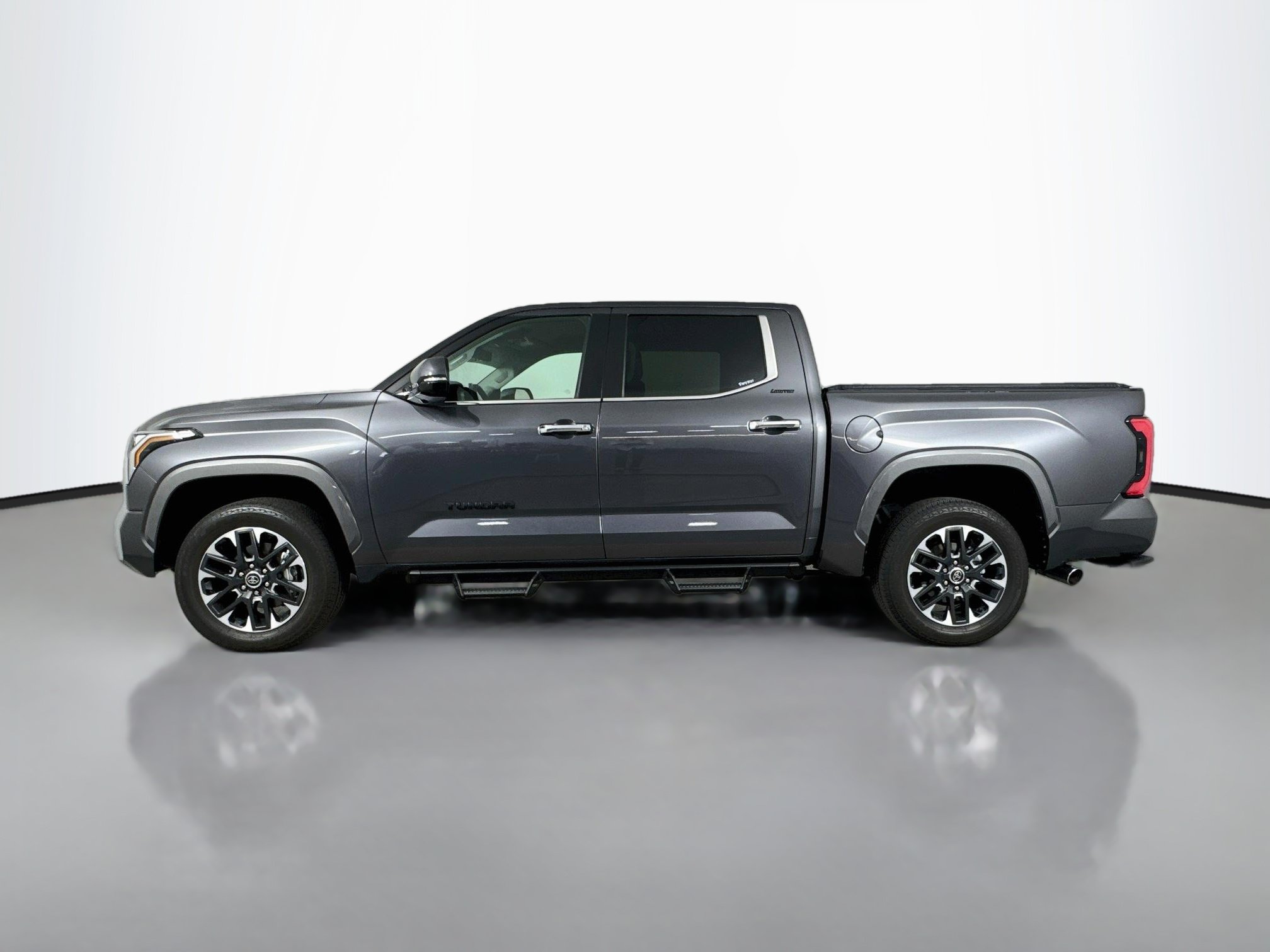 Used 2024 Toyota Tundra Limited AWD/4WD image 4