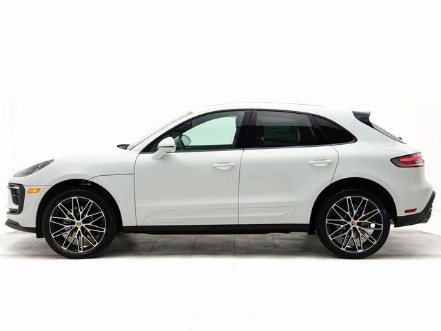 Certified 2025 Porsche Macan AWD/4WD image 2