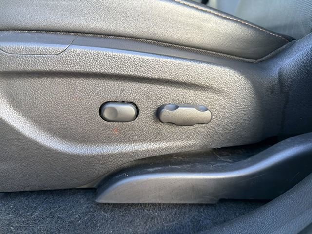 Used 2021 Chevrolet Trax LT w/ LT Convenience Package image 14