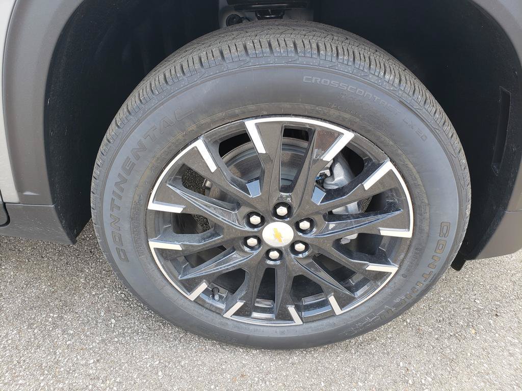 Used 2026 Chevrolet Traverse LT w/ Sun and Wheel Package FWD image 34