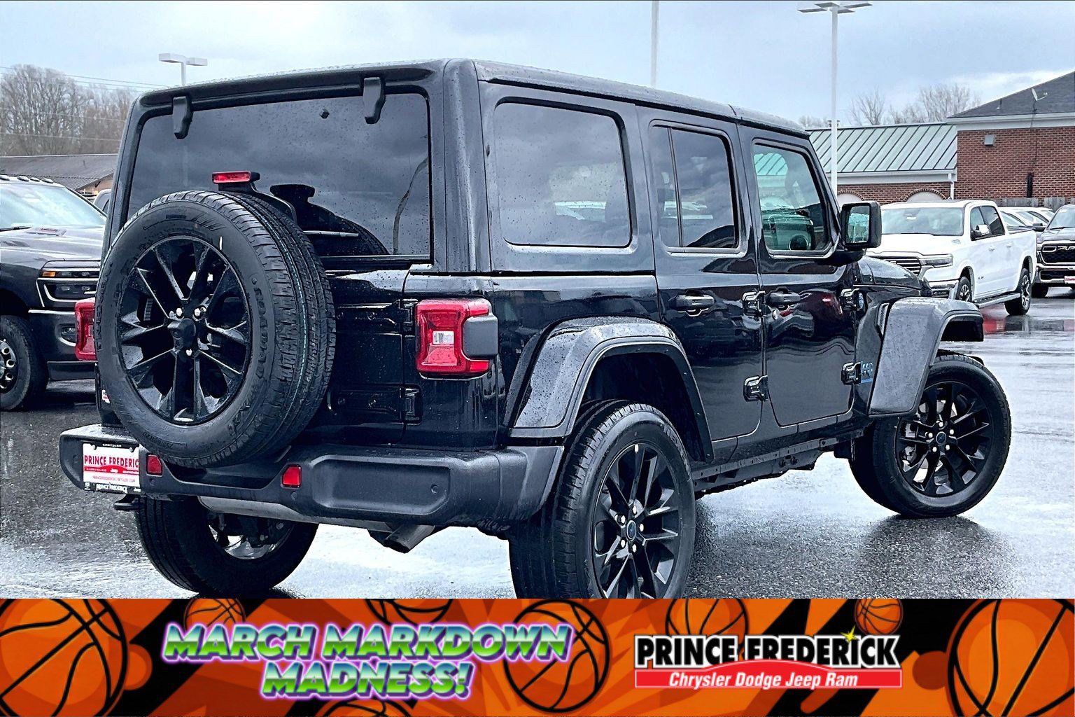 Used 2025 Jeep Wrangler Sahara w/ Safety Group image 10