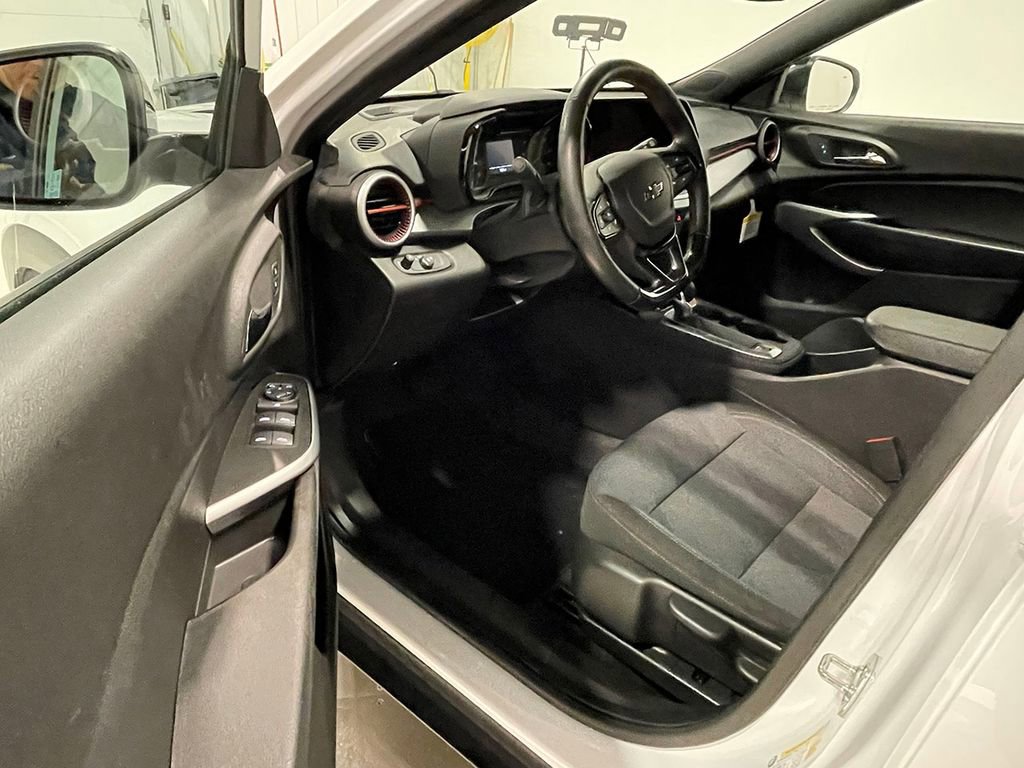 Used 2024 Chevrolet Trax RS w/ Driver Confidence Package image 16