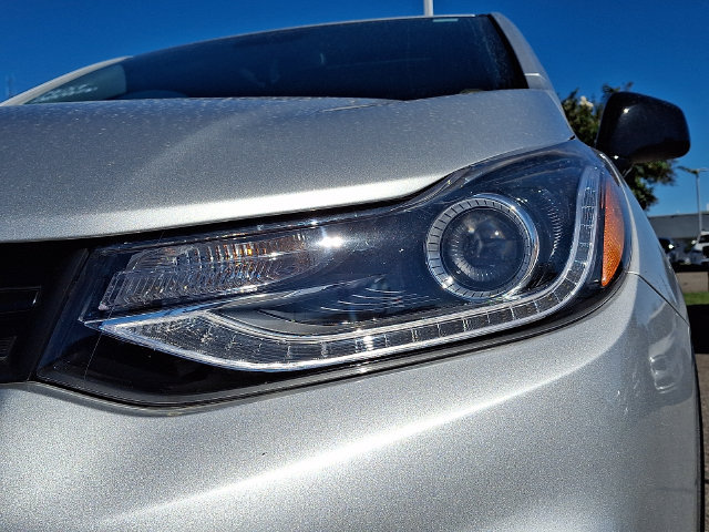 Used 2020 Chevrolet Trax LT w/ Sun & Sound Package FWD image 9