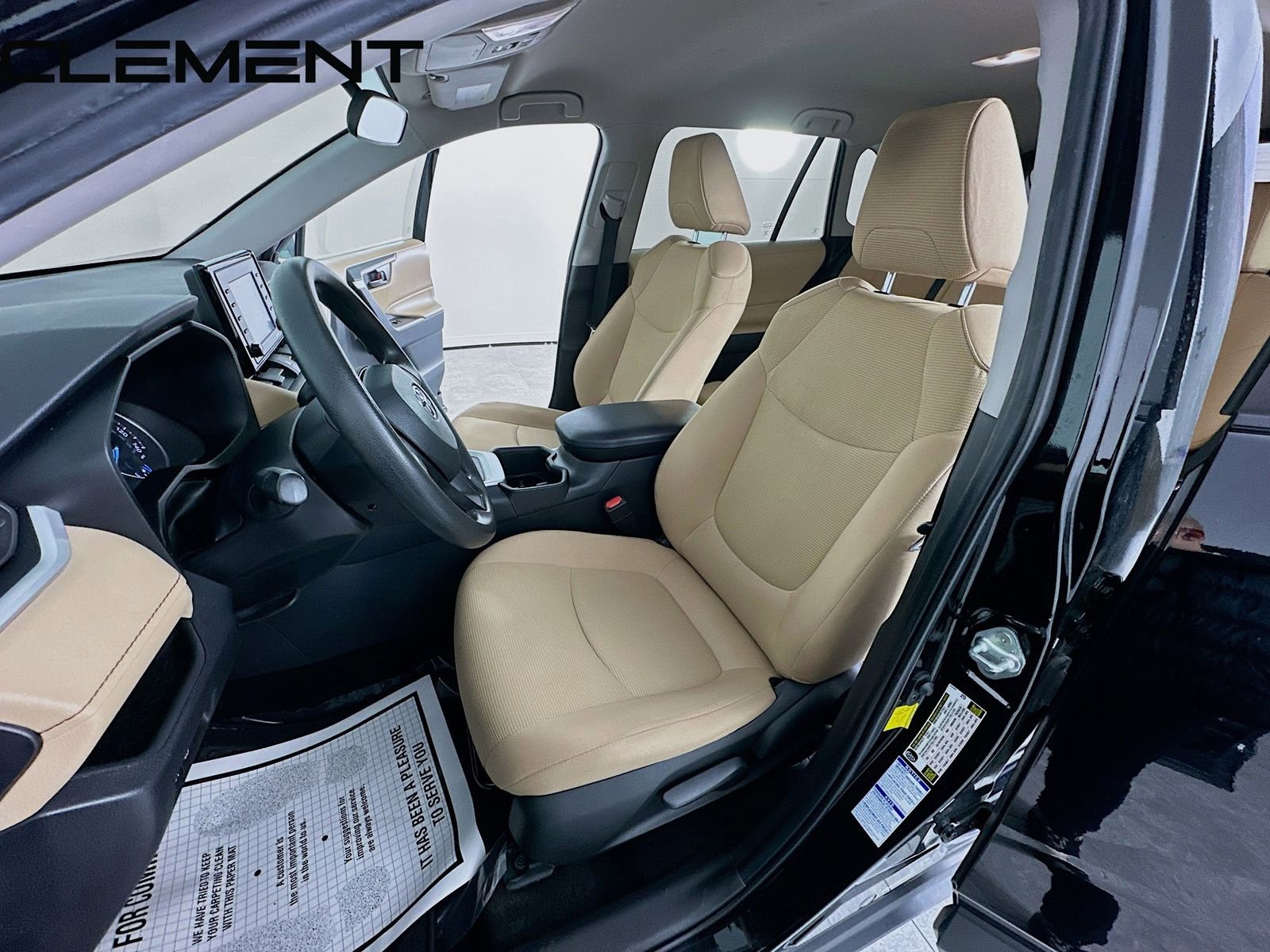 Used 2022 Toyota RAV4 LE image 27