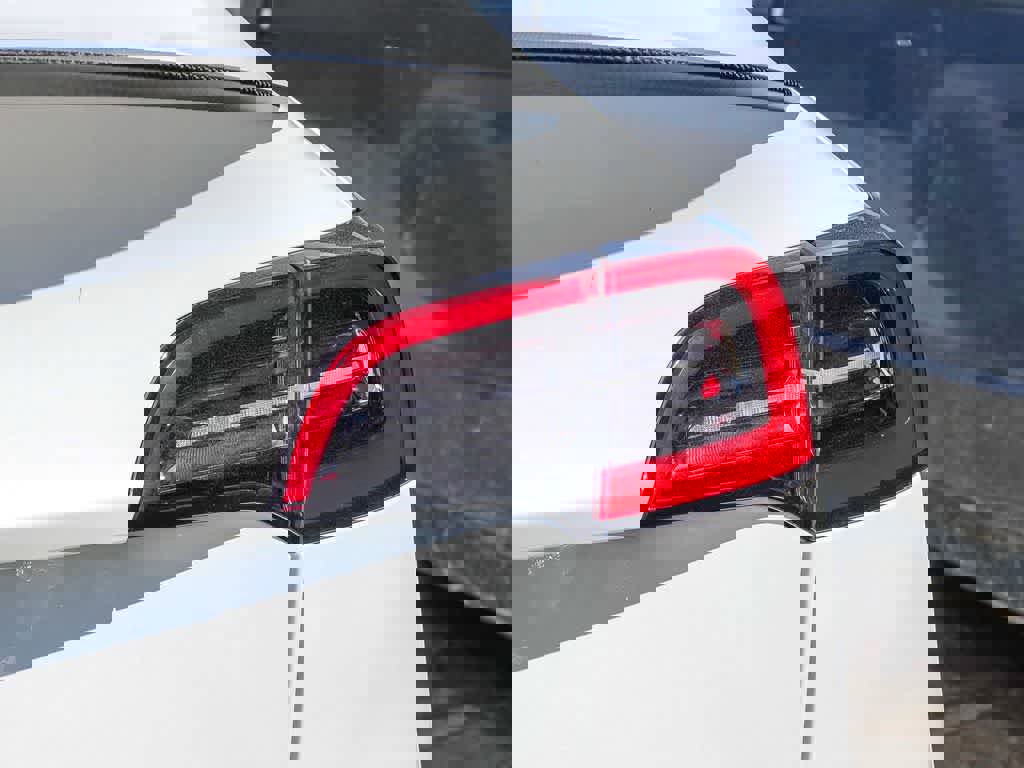 Used 2024 Tesla Model Y Performance AWD/4WD image 17