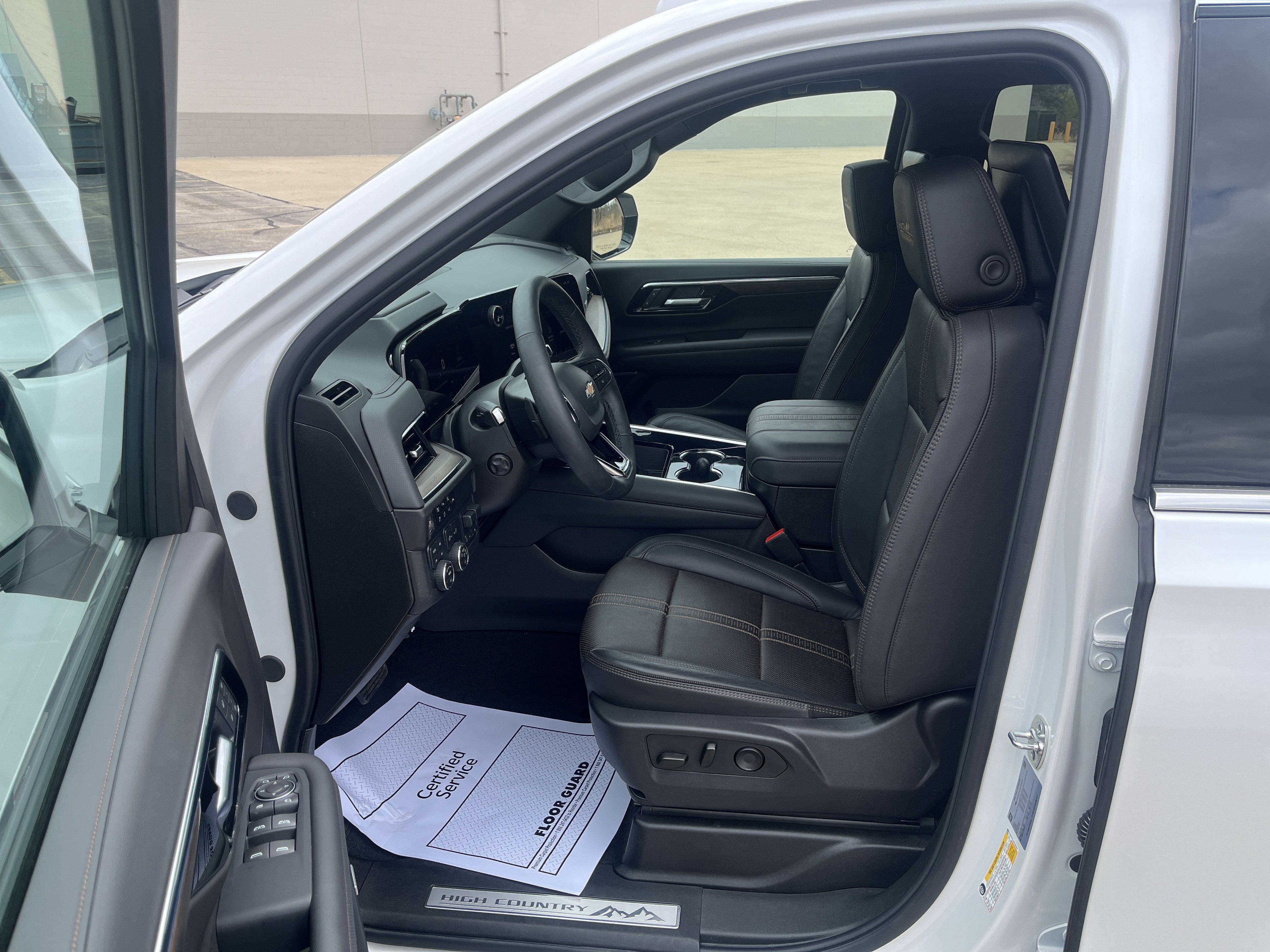 Used 2025 Chevrolet Tahoe High Country image 9