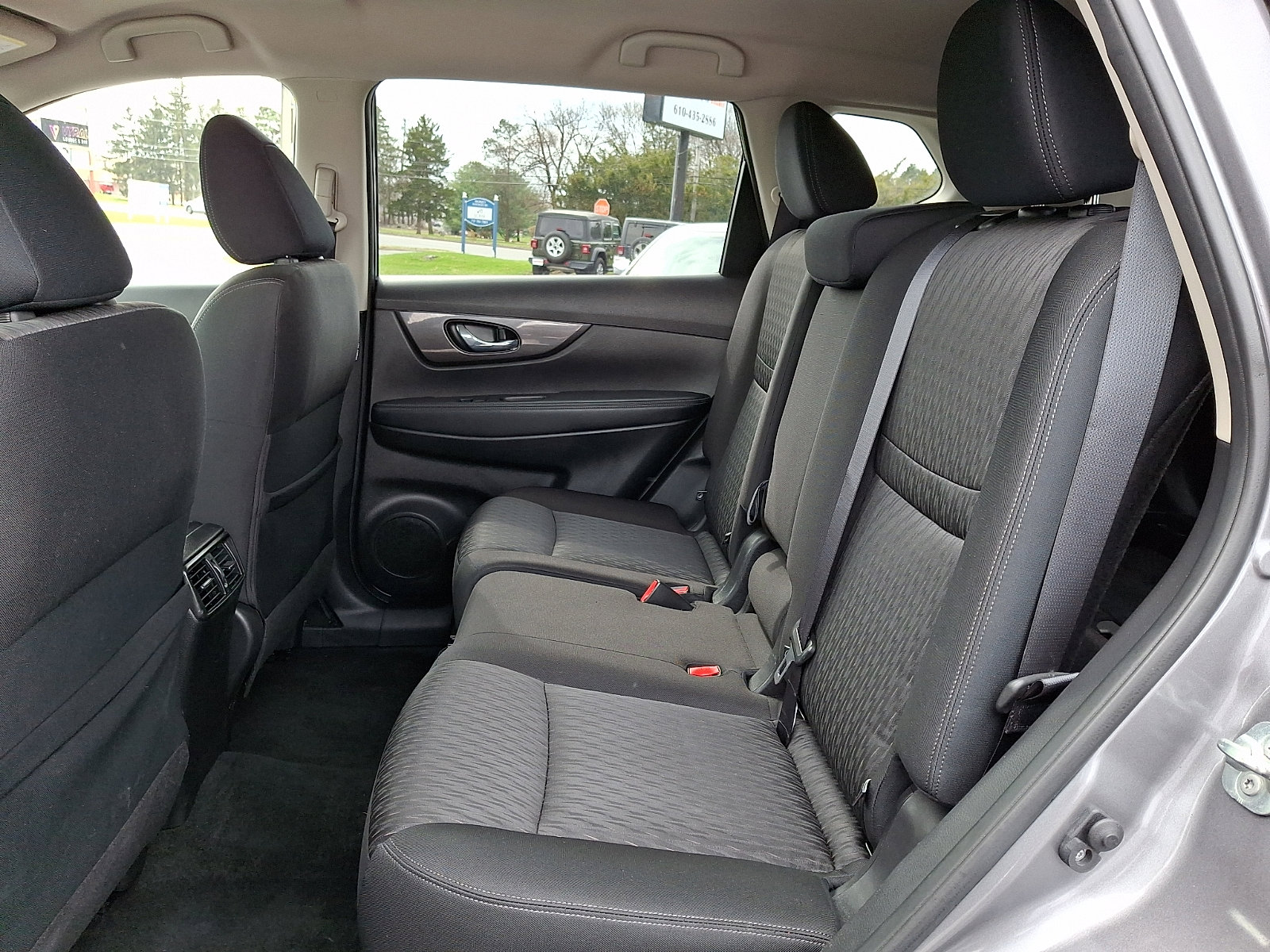 Used 2019 Nissan Rogue SV w/ Premium Package image 10