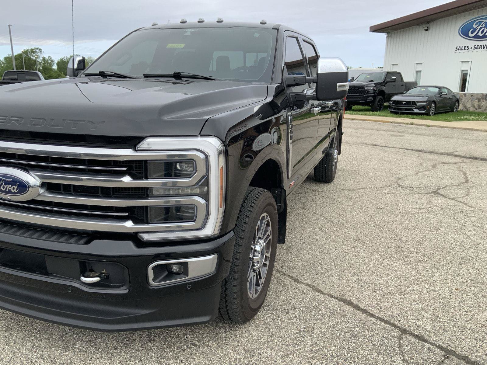 Used 2024 Ford F350 Limited w/ FX4 Off-Road Package AWD/4WD image 18