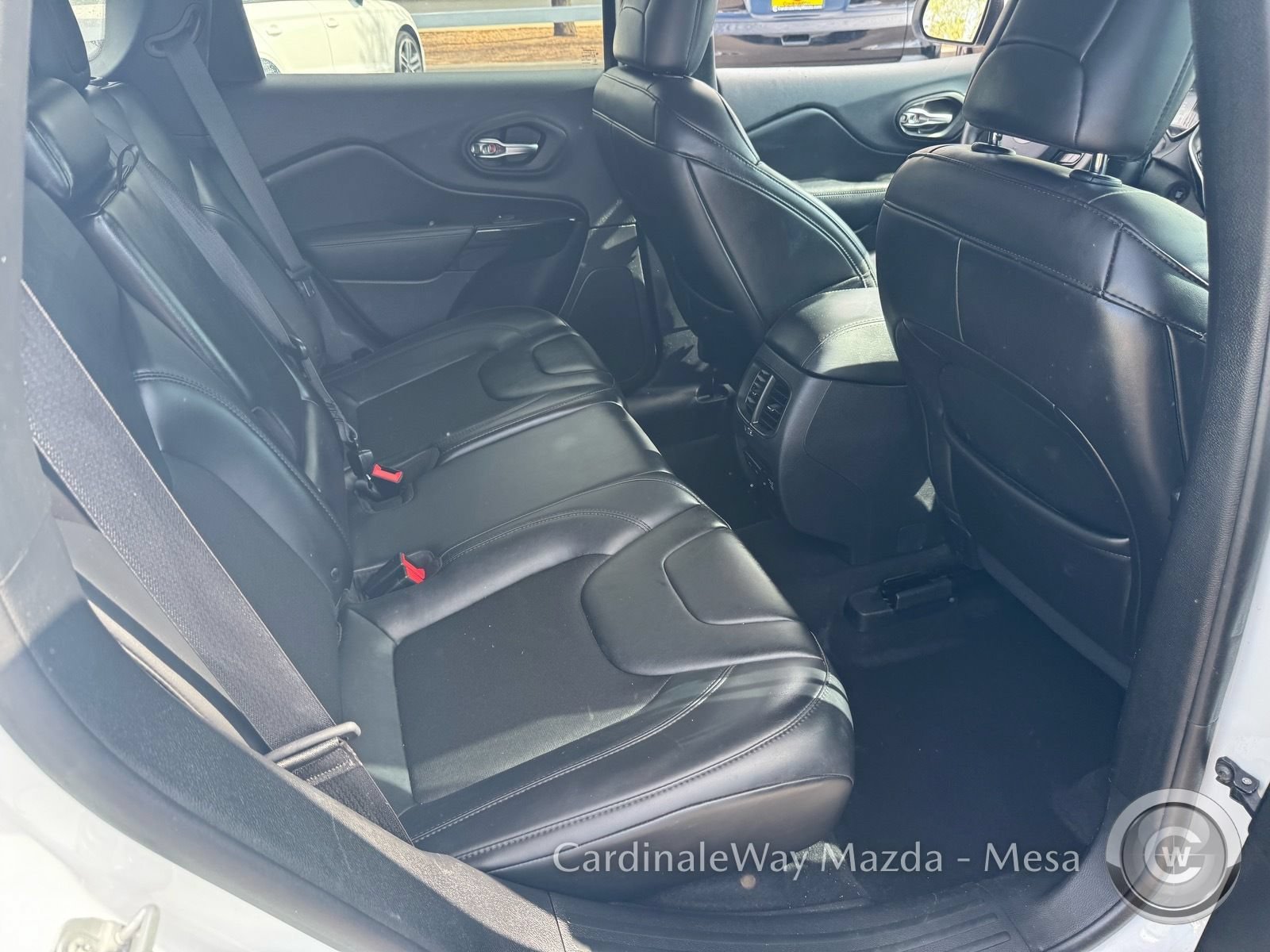 Used 2019 Jeep Cherokee Latitude Plus AWD/4WD image 29