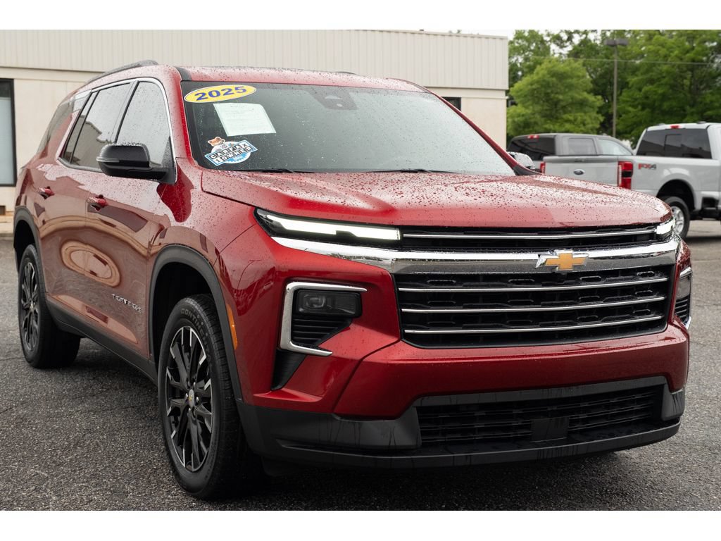 Used 2025 Chevrolet Traverse LT w/ Sun and Wheel Package FWD image 33