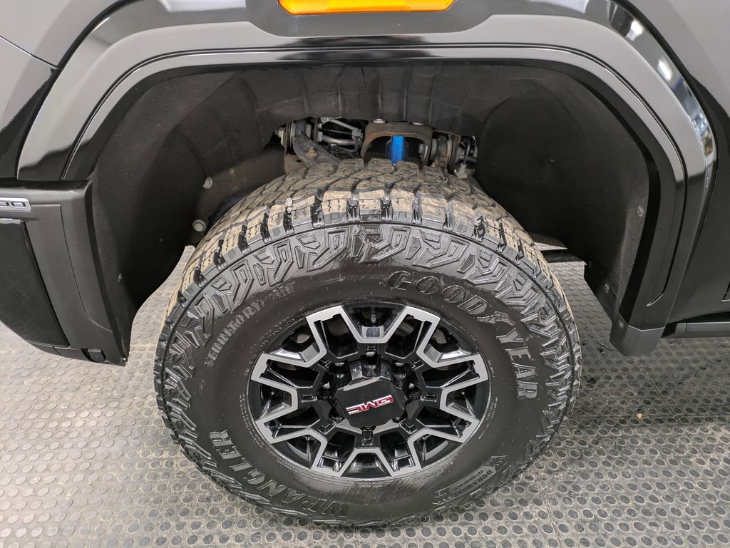 Used 2025 GMC Sierra 2500 AT4X image 7
