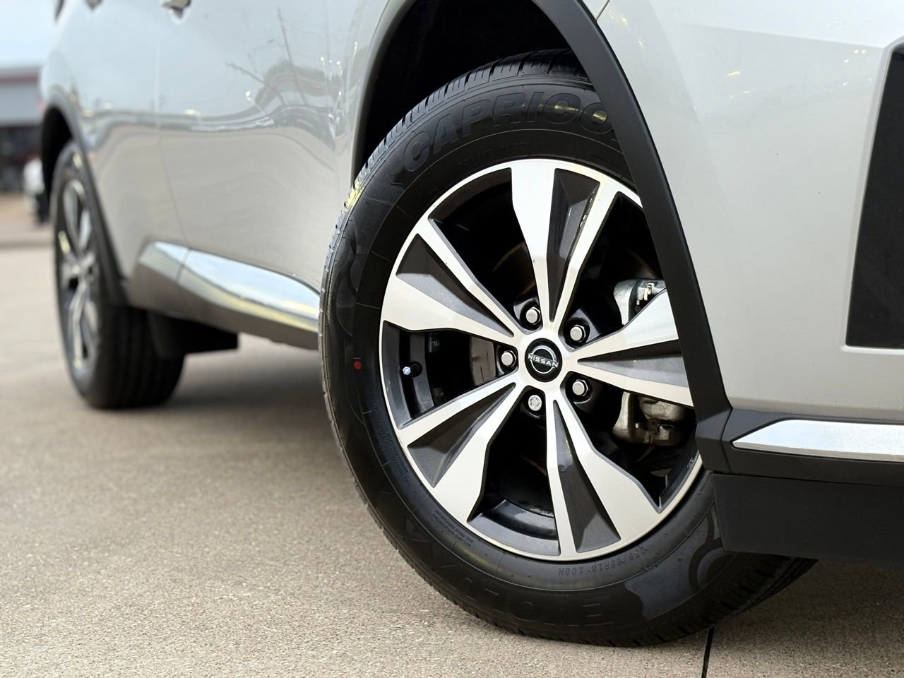 Used 2023 Nissan Murano SV image 11