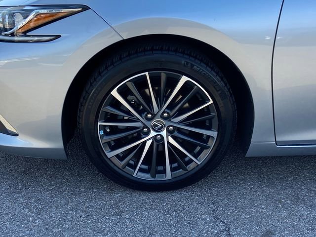 Used 2023 Lexus ES 350 w/ Premium Package image 9