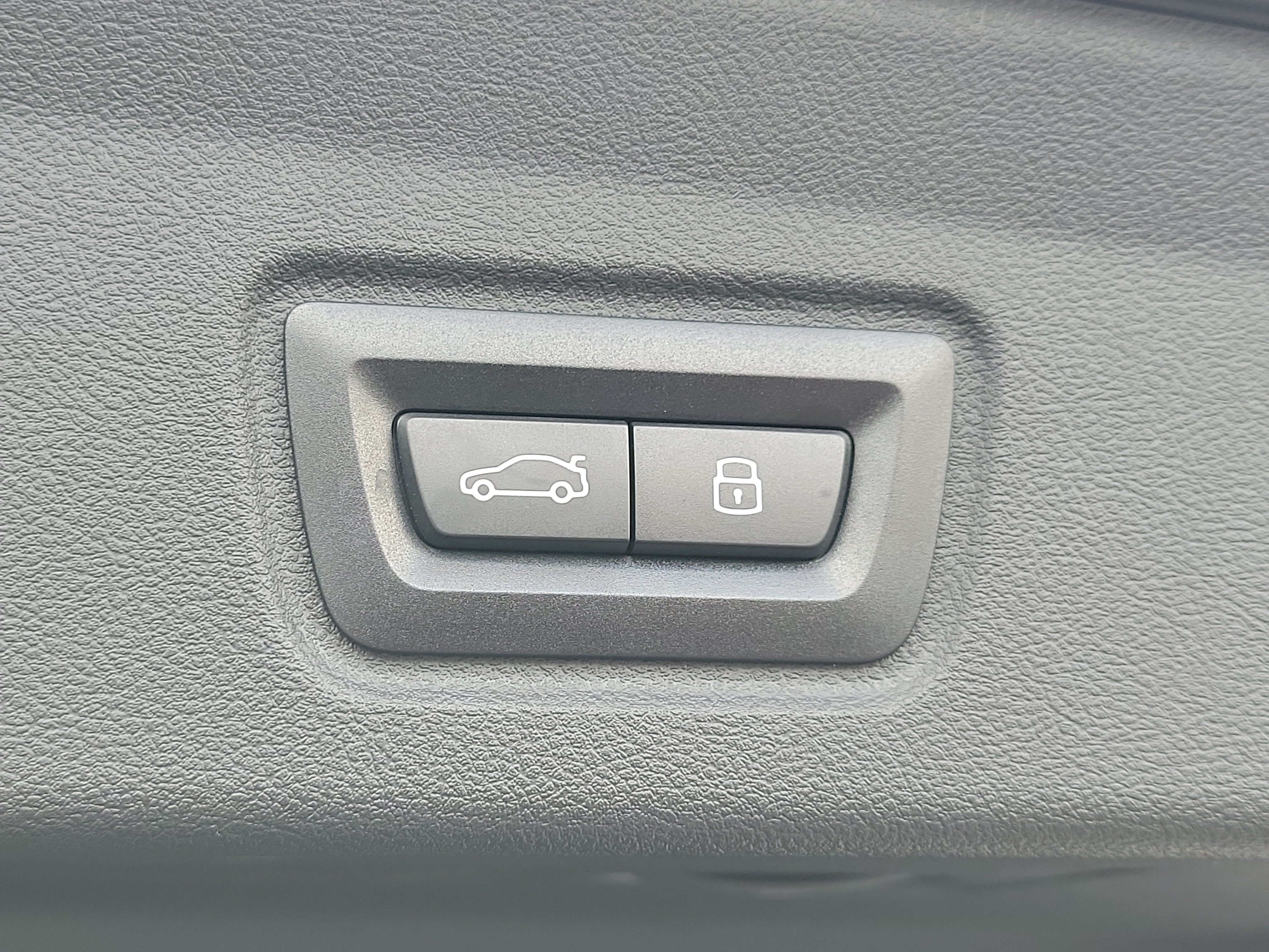 Used 2025 BMW i4 eDrive40 RWD image 9