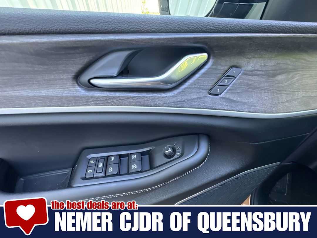 New 2026 Jeep Grand Cherokee L Limited w/ Limited Altitude Package AWD/4WD image 13