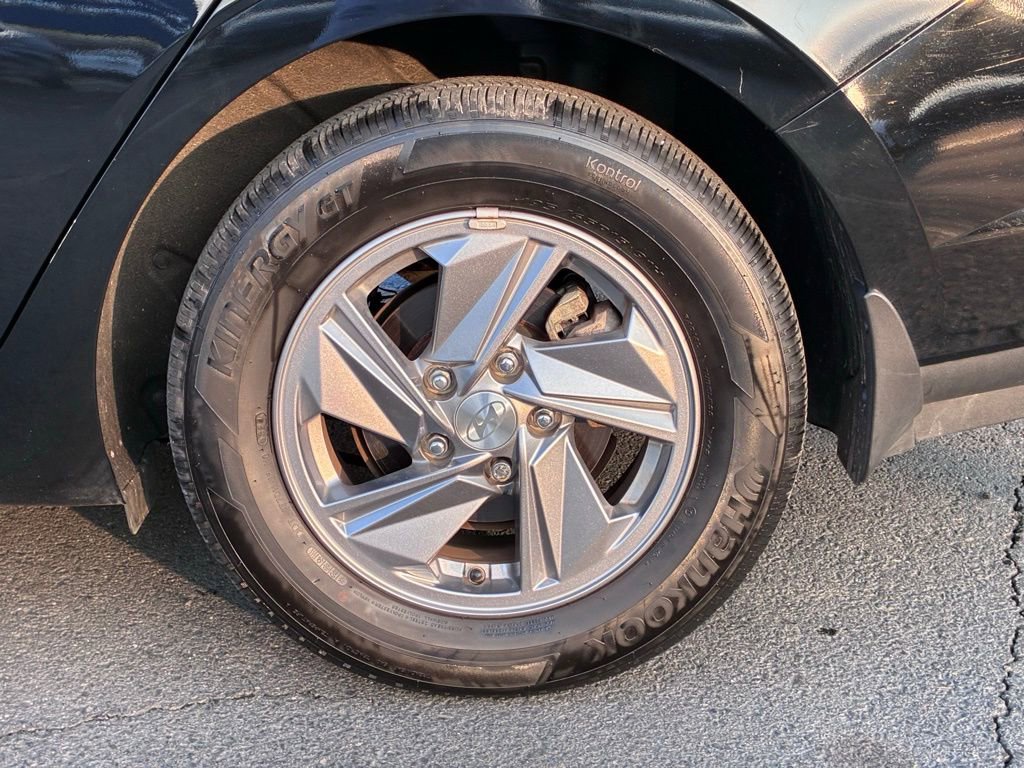 Used 2024 Hyundai Elantra SE FWD image 48