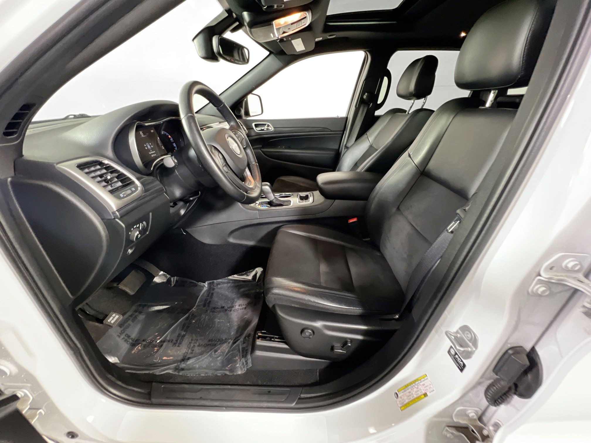 Used 2022 Jeep Grand Cherokee Laredo X image 21