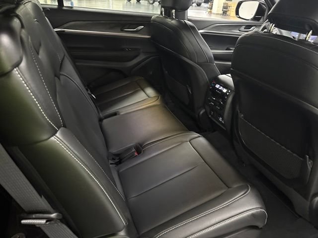 Used 2024 Jeep Grand Cherokee L Limited AWD/4WD image 12