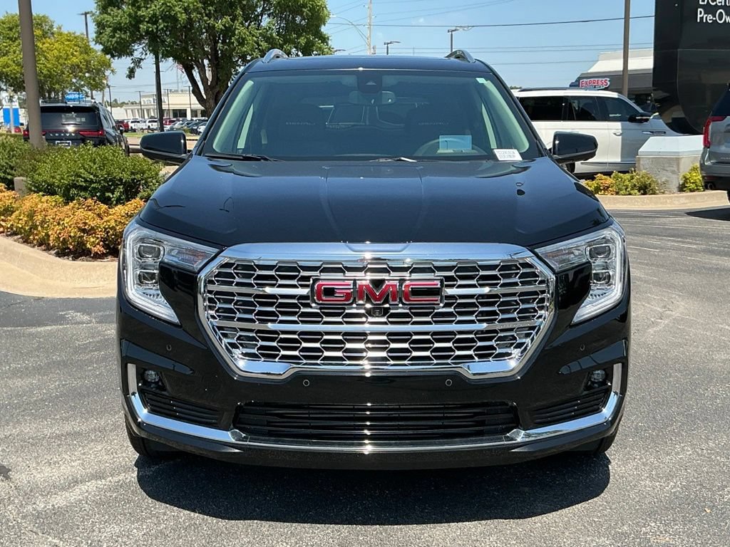 Used 2024 GMC Terrain Denali w/ Denali Premium Package AWD/4WD image 8