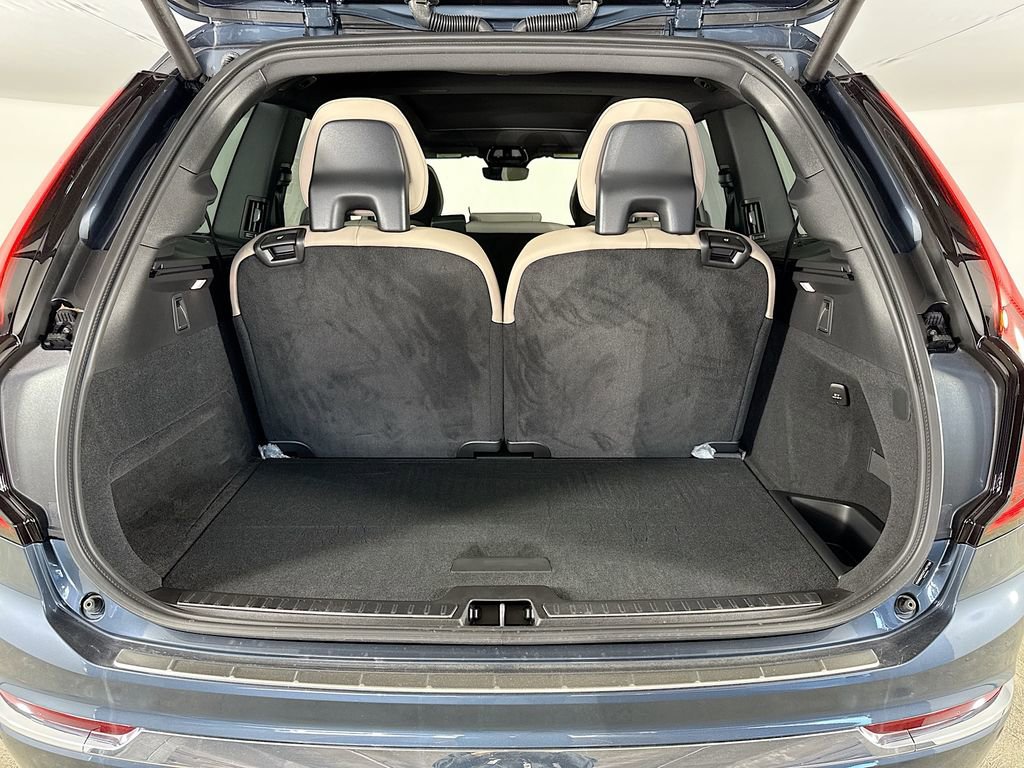 New 2026 Volvo XC90 B6 Plus w/ Protection Package Premier image 28