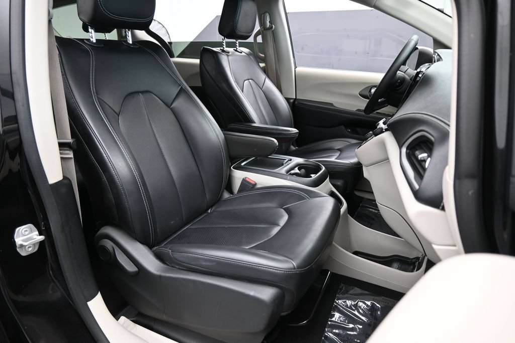 Used 2023 Chrysler Pacifica Touring-L FWD image 50