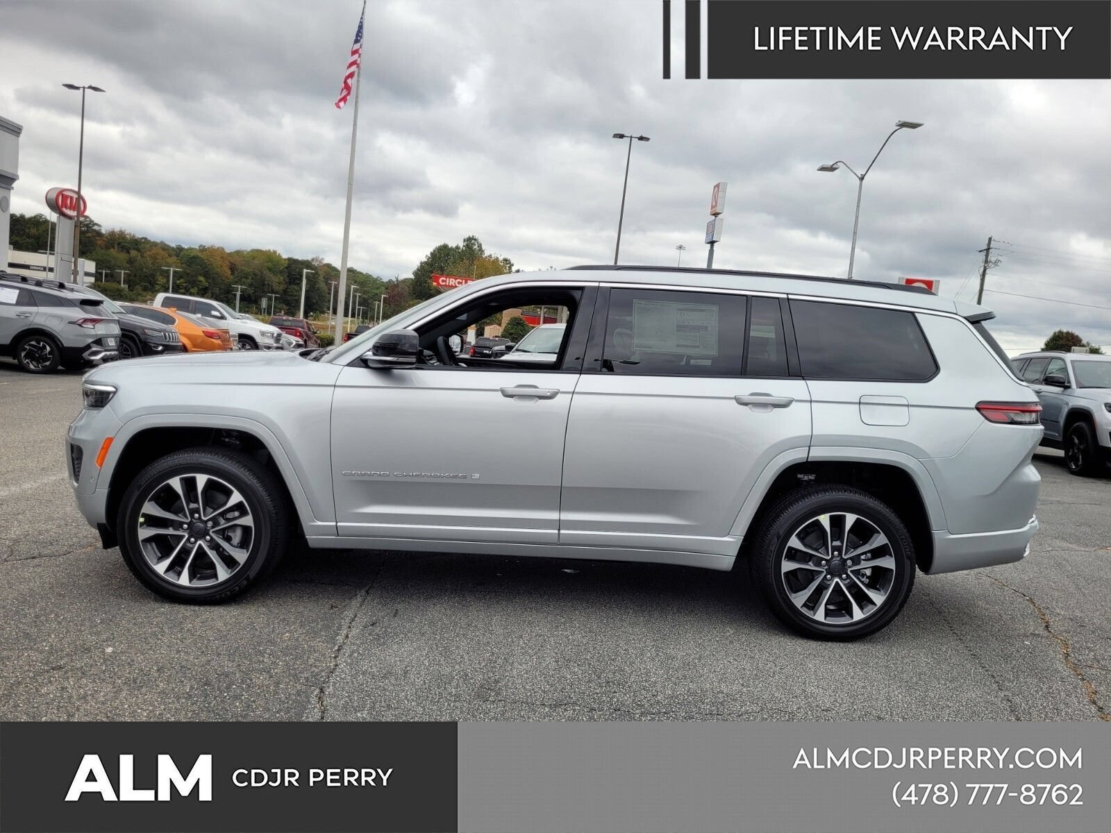 New 2025 Jeep Grand Cherokee L Overland w/ Luxury Tech Group IV AWD/4WD image 3