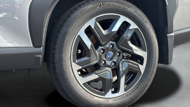 Used 2025 Subaru Forester Limited AWD/4WD image 17