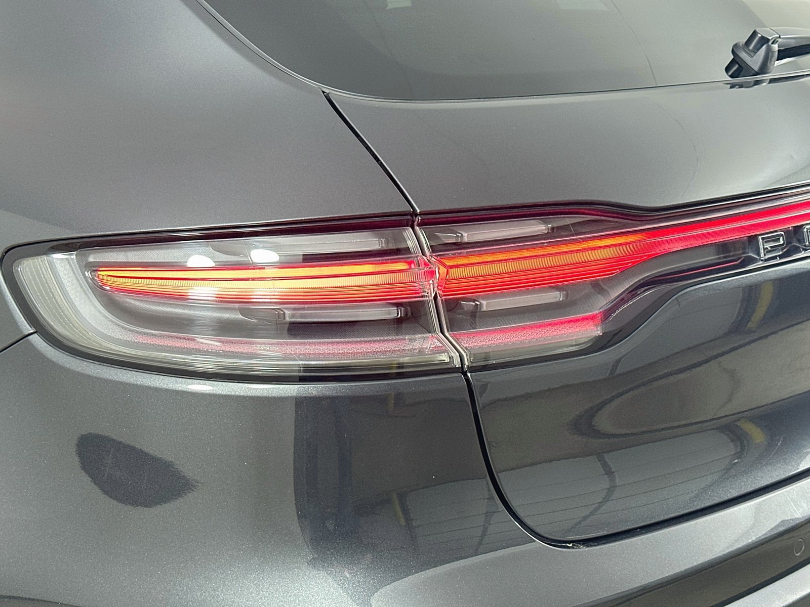 Certified 2022 Porsche Macan AWD/4WD image 12