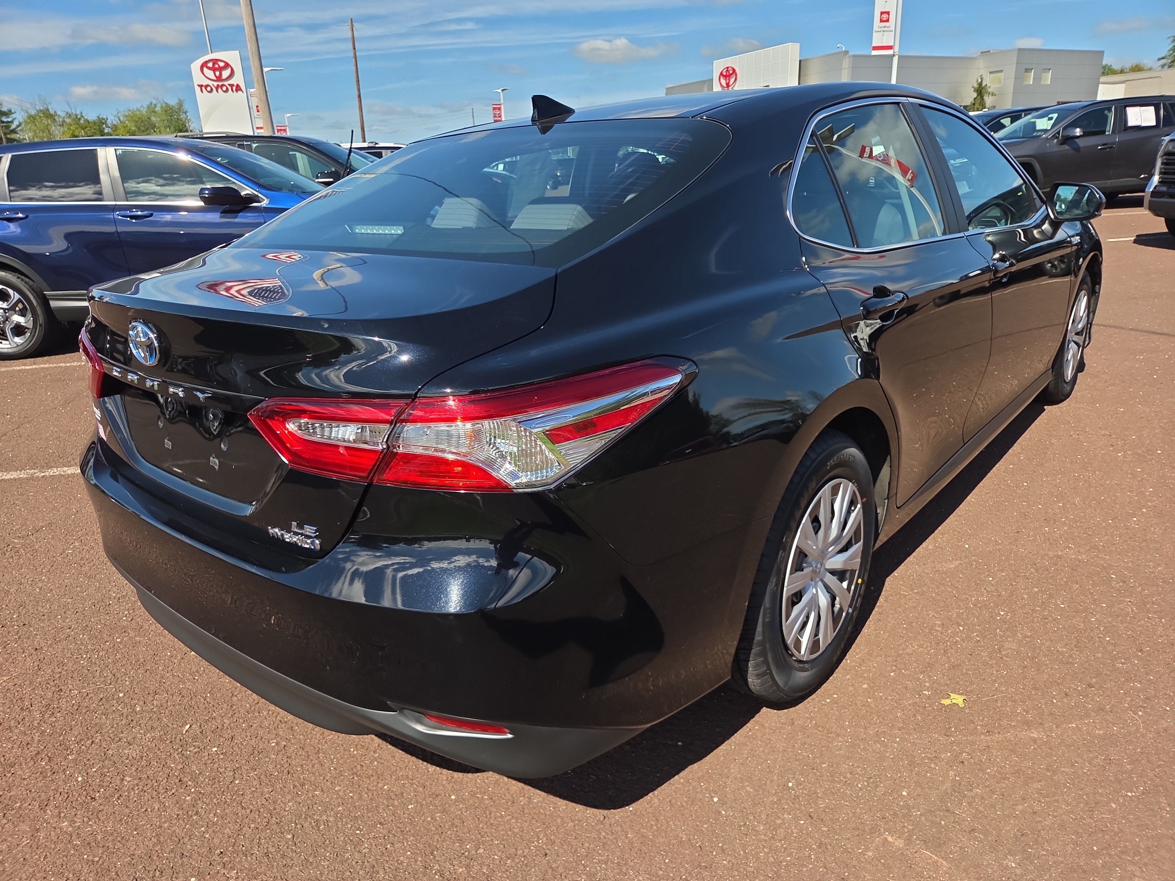 Used 2020 Toyota Camry LE FWD image 3