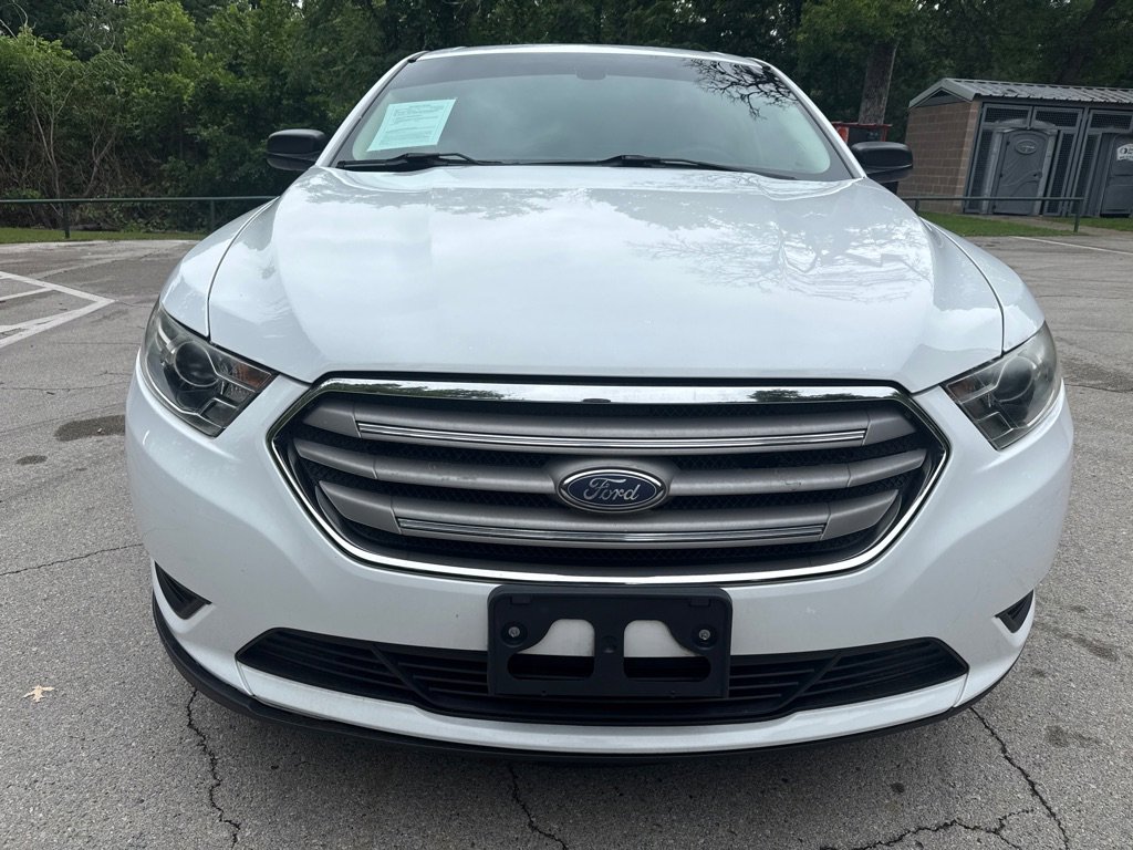 Used 2017 Ford Taurus SE FWD image 3