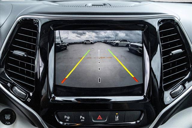 Used 2019 Jeep Cherokee Overland w/ Technology Group AWD/4WD image 15