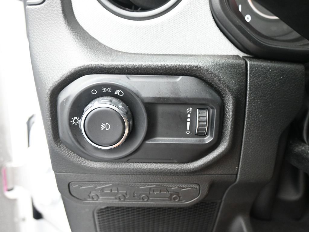 Used 2025 Jeep Wrangler Sport image 12