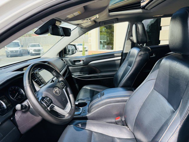 Used 2019 Toyota Highlander XLE image 6