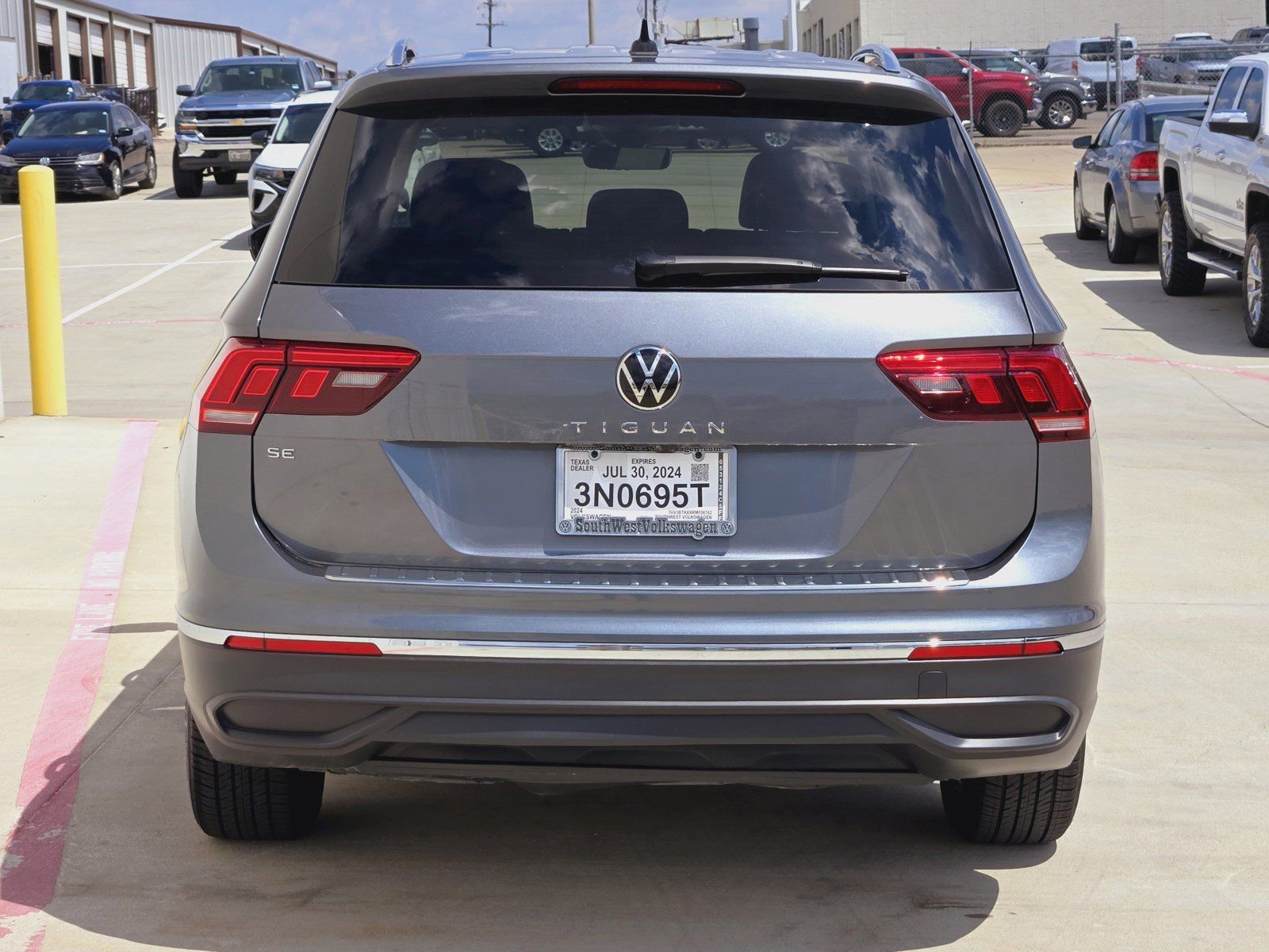New 2024 Volkswagen Tiguan SE FWD image 6