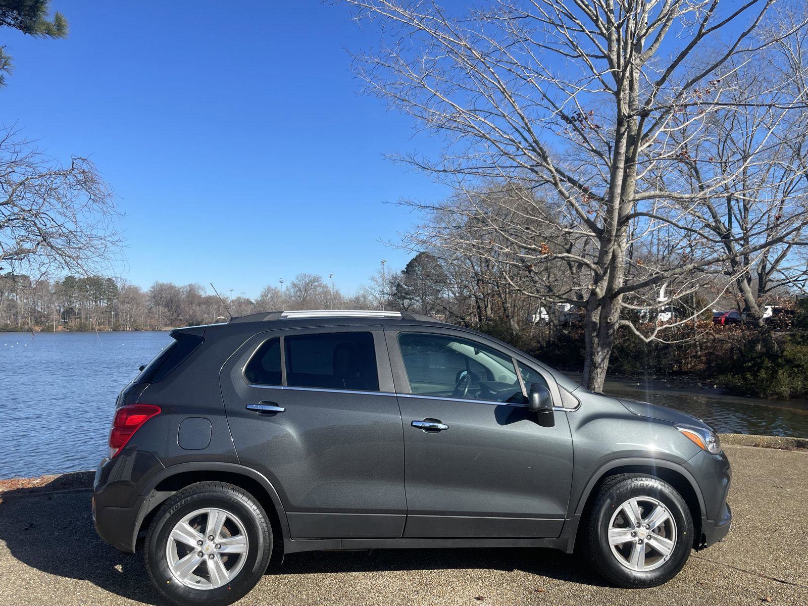 Used 2017 Chevrolet Trax LT w/ LT Convenience Package image 3