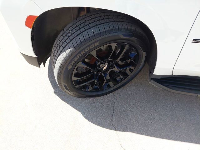 Used 2023 Chevrolet Suburban Premier image 41