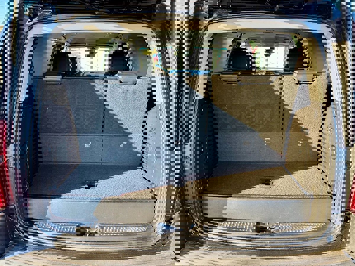 Used 2018 Chevrolet Tahoe Premier w/ RST Edition image 22